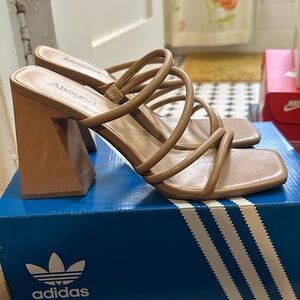 Abound Austyn Tan Strappy Block Heels Size 8.5